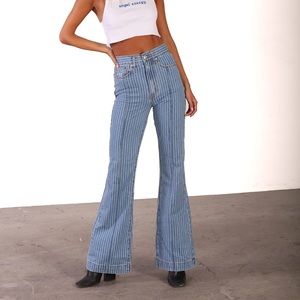 ❤️‍🔥 SOLD ❤️‍🔥REVICE **Star butt**Venus Flares / Solstice Wash Jeans